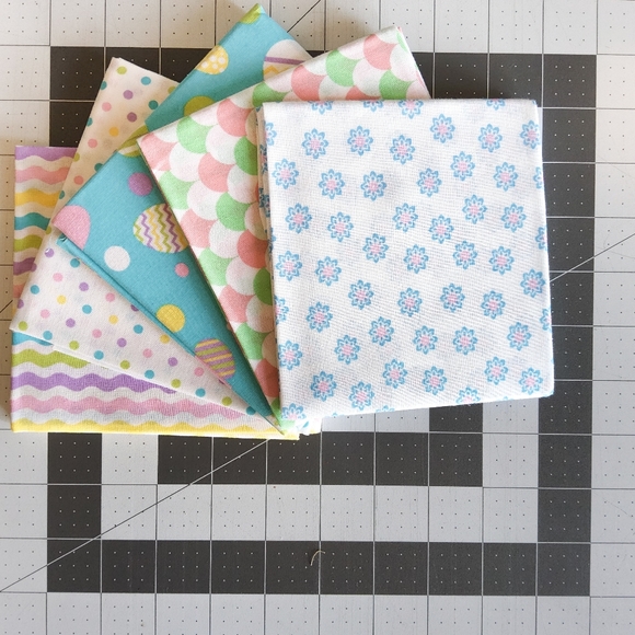 Cotton Quilting Craft Fabric Fat Quarter Bundle Pink Blue Cat Dog Food 35 FQ - Picture 2 of 8